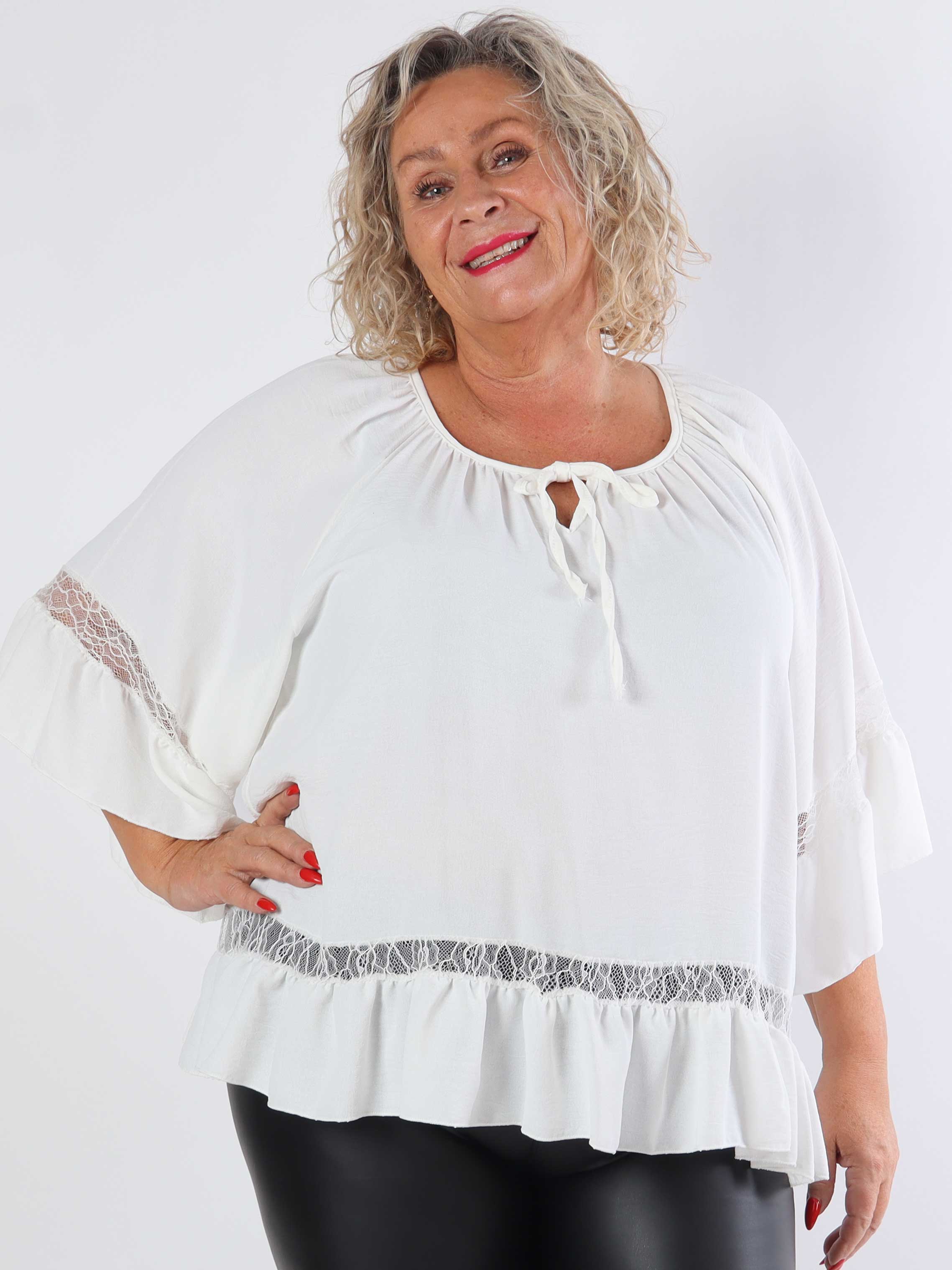 Achilla - Plus size-tunika med spetskant och volanger
